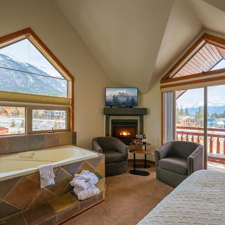 A Bear And Bison Country Inn Canmore Eksteriør billede