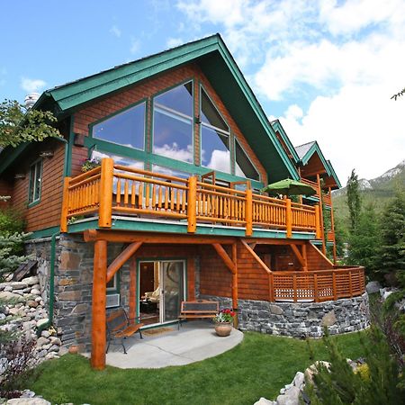 A Bear And Bison Country Inn Canmore Eksteriør billede