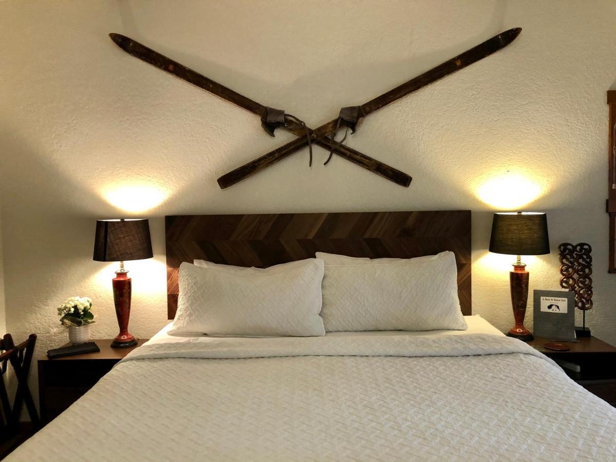 A Bear And Bison Country Inn Canmore Eksteriør billede