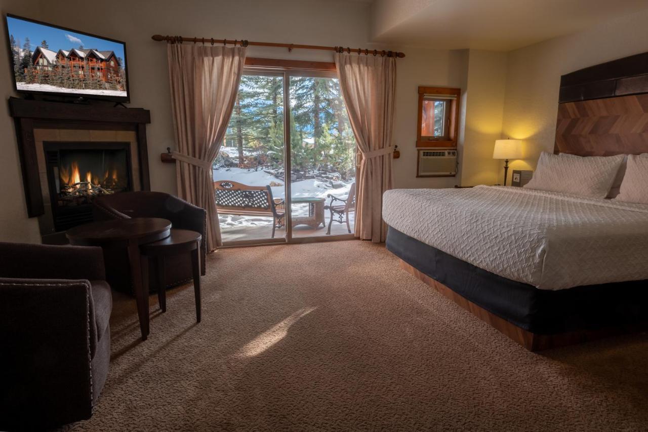 A Bear And Bison Country Inn Canmore Eksteriør billede