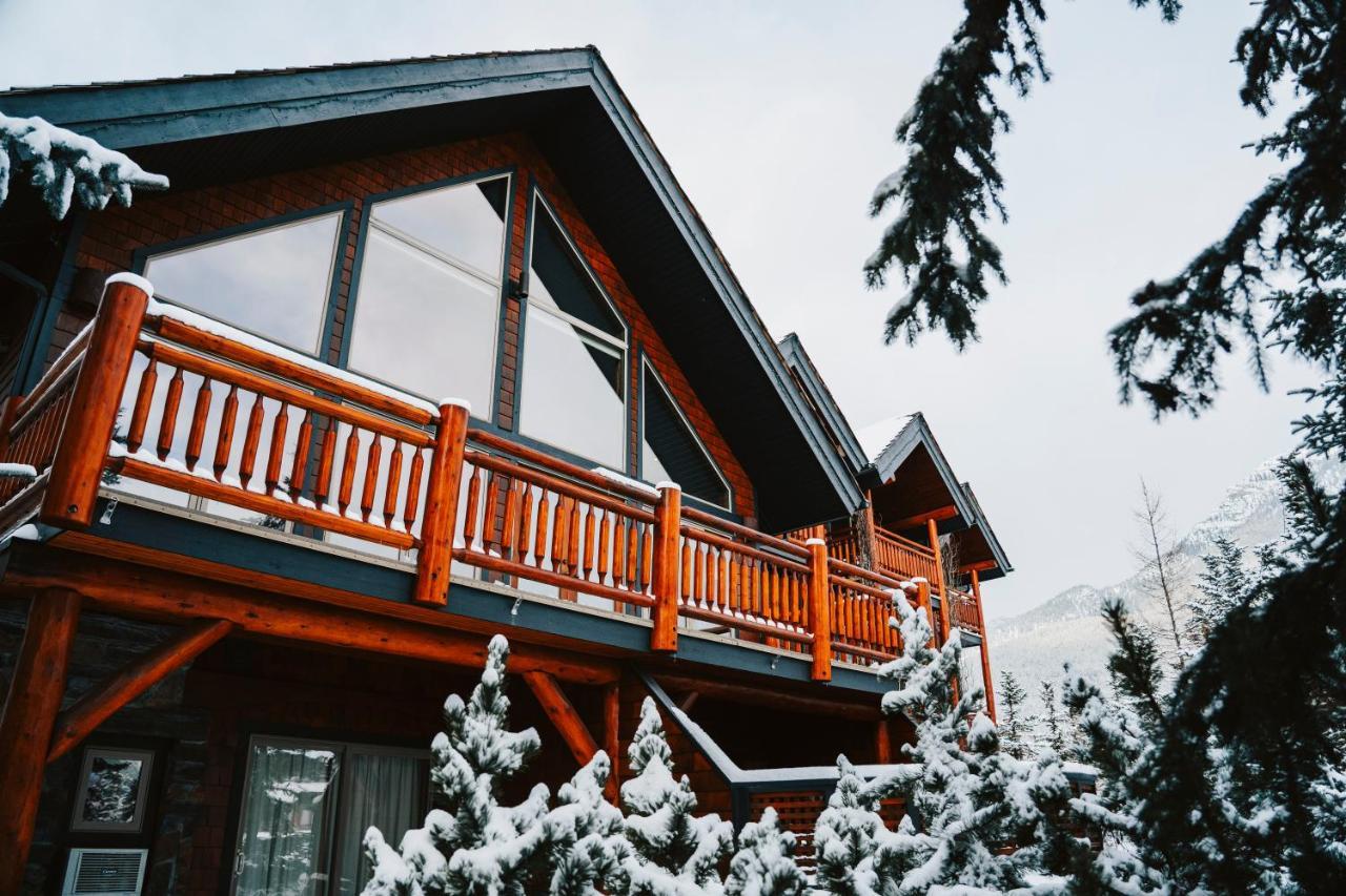 A Bear And Bison Country Inn Canmore Eksteriør billede