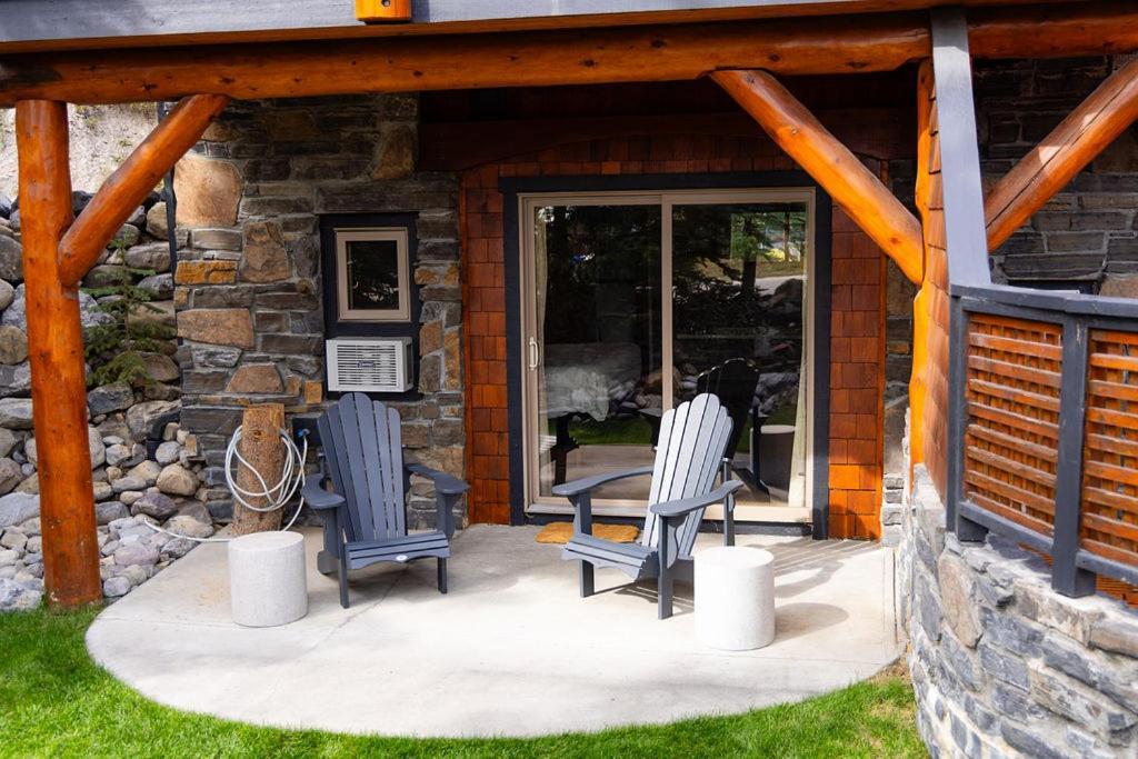 A Bear And Bison Country Inn Canmore Eksteriør billede