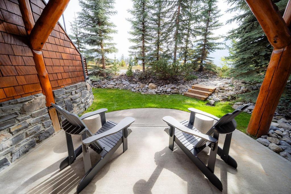 A Bear And Bison Country Inn Canmore Eksteriør billede