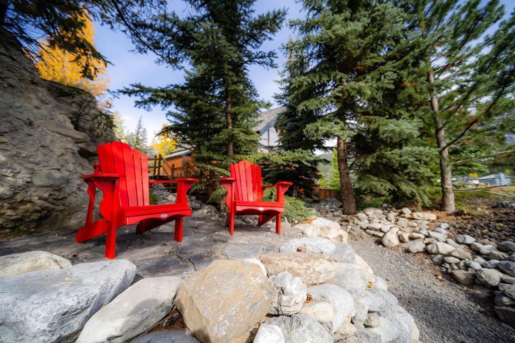 A Bear And Bison Country Inn Canmore Eksteriør billede