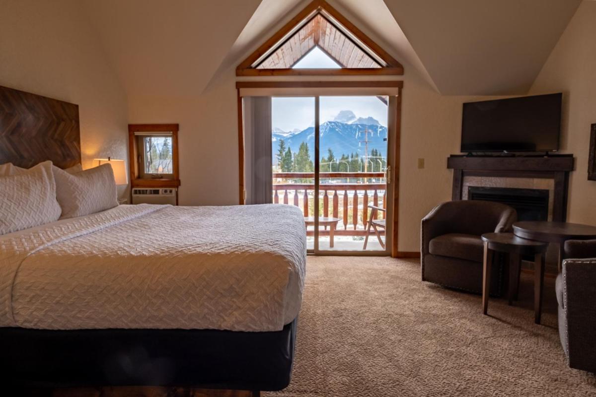 A Bear And Bison Country Inn Canmore Eksteriør billede