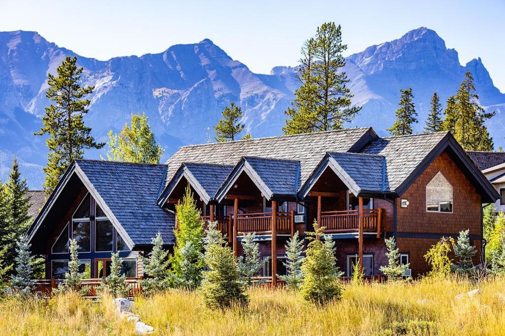 A Bear And Bison Country Inn Canmore Eksteriør billede