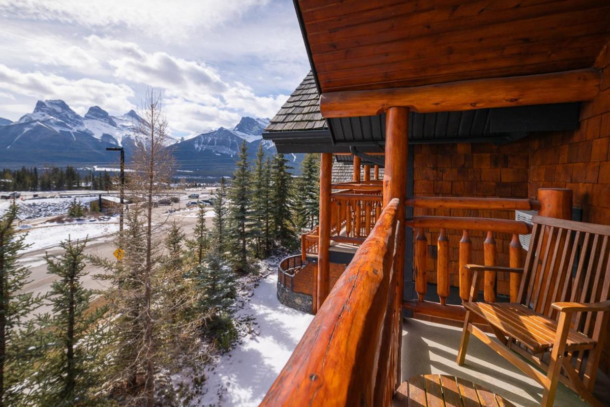 A Bear And Bison Country Inn Canmore Eksteriør billede