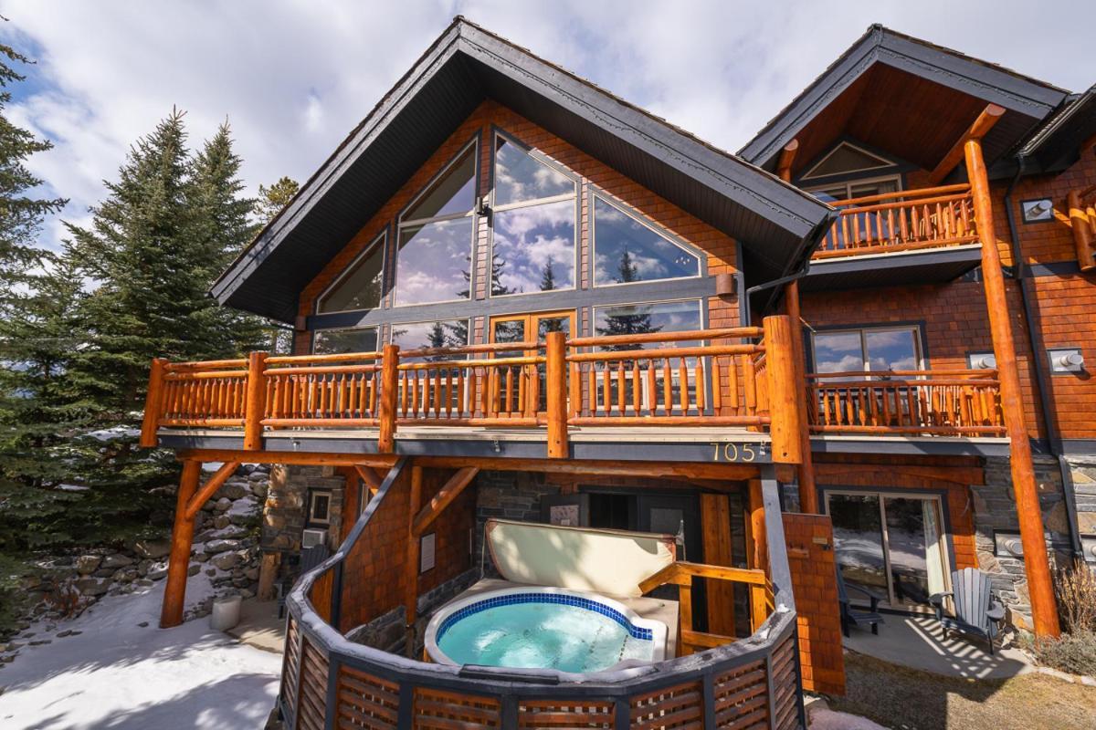 A Bear And Bison Country Inn Canmore Eksteriør billede